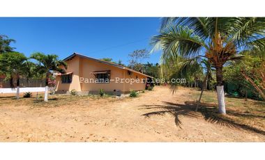 Maravillosa Casa, en el tranquilo Pueblo de Pedasi.