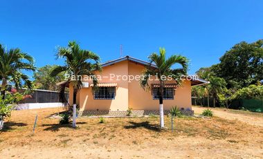 Maravillosa Casa, en el tranquilo Pueblo de Pedasi.