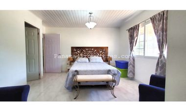 Maravillosa Casa, en el tranquilo Pueblo de Pedasi.