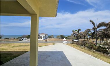 Espectacular Casa con vista al mar en Andrómeda Pedasí.