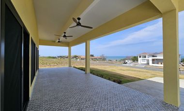 Espectacular Casa con vista al mar en Andrómeda Pedasí.