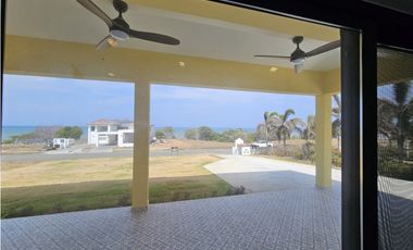 Espectacular Casa con vista al mar en Andrómeda Pedasí.