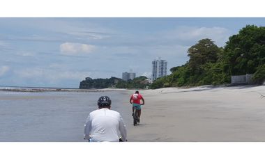 Hermosa Casa de Ensueño Frente al mar. San Carlos, Panamá.