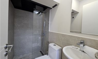 Apartamento Moderno de 2 habit con Terraza en Casco Viejo, Panamá