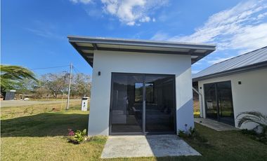 Nueva Casa de Tres Habitaciones – Cañas / Playa Venao