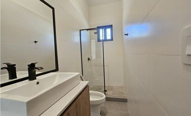 Nueva Casa de Tres Habitaciones – Cañas / Playa Venao