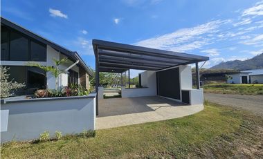 Nueva Casa de Tres Habitaciones – Cañas / Playa Venao