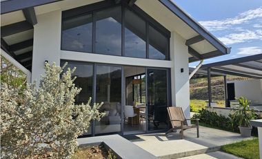 Nueva Casa de Tres Habitaciones – Cañas / Playa Venao