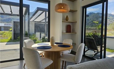 Nueva Casa de Tres Habitaciones – Cañas / Playa Venao