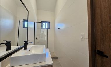 Nueva Casa de Tres Habitaciones – Cañas / Playa Venao