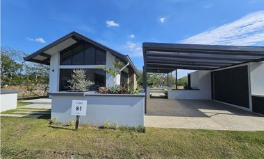 Nueva Casa de Tres Habitaciones – Cañas / Playa Venao