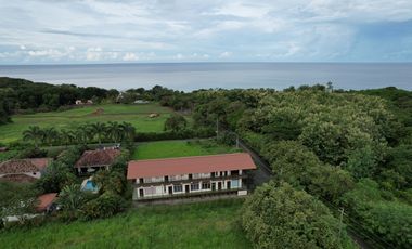Hostal/Hotel con Vista al Mar en Venta Pedasi, Ofrece Financiamiento.