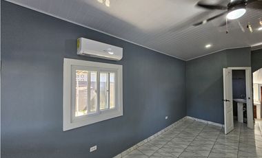 Casa de 2 Recámaras y 2 Baños – Viva o Invierta en el Centro de Pedasí
