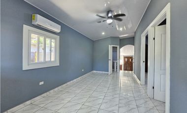 Casa de 2 Recámaras y 2 Baños – Viva o Invierta en el Centro de Pedasí