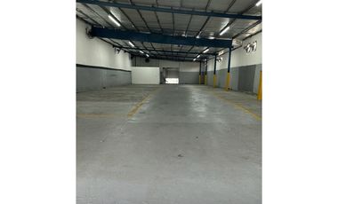 Parque Lefevre, galera 500m2 a solo $3,499