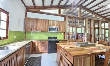Casa Estilo Artesanal en Pedasí – Lista para Mudarse
