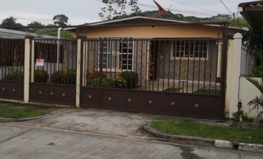VENDO CASA Urbanizacion Parque del Oeste