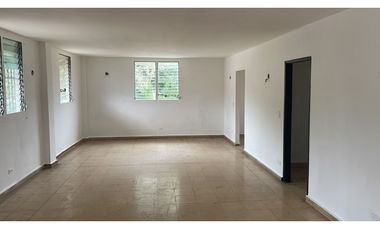 VENDO CASA DE 2 NIVELES Sector María Eugenia, Chilibré