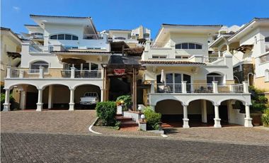 ALQUILER CASA AMOBLADO EN TUCAN COUNTRY CLUB 237 m2