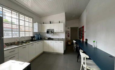 CASA EN VIA PORRA PARA  USO COMERCIAL 700M2