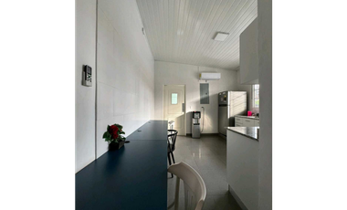 CASA EN VIA PORRA PARA  USO COMERCIAL 700M2