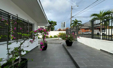 CASA EN VIA PORRA PARA  USO COMERCIAL 700M2