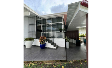 CASA EN VIA PORRA PARA  USO COMERCIAL 700M2