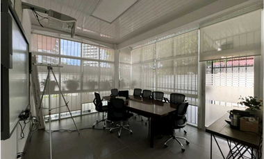 CASA EN VIA PORRA PARA  USO COMERCIAL 700M2