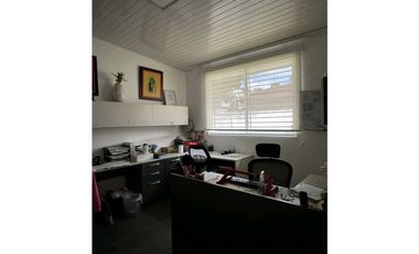 CASA EN VIA PORRA PARA  USO COMERCIAL 700M2