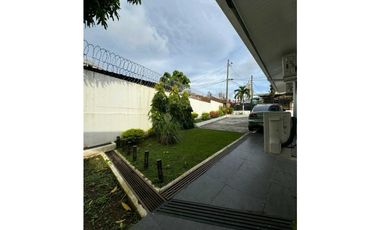CASA EN VIA PORRA PARA  USO COMERCIAL 700M2
