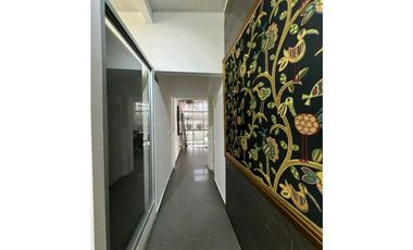 CASA EN VIA PORRA PARA  USO COMERCIAL 700M2
