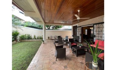 Los Angeles Casa  amplia con jardin y terraza