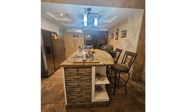 EN VENTA CASA DE LUJO EN CLAYTON