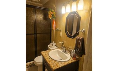 EN VENTA CASA DE LUJO EN CLAYTON