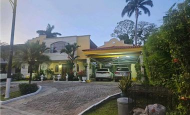 EN VENTA CASA DE LUJO EN CLAYTON