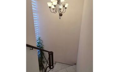 ESPECTACULAR CASA EN VENTA EN ALBROOK CON JARDIN