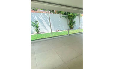 Costa del Este casa amplia 500m2 terreno a solo $4350