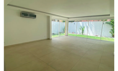 Costa del Este casa amplia 500m2 terreno a solo $4350