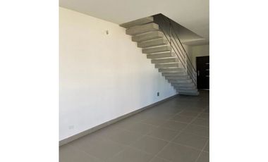 SE VENDE CASA EN P.H.CORONADO ESCAPES