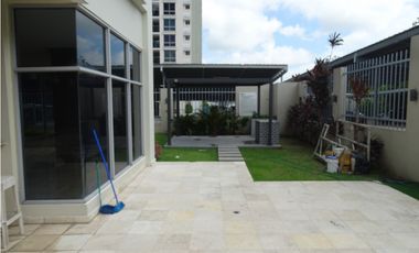 Apartamento en PH Rokas con precio de oportunidad!