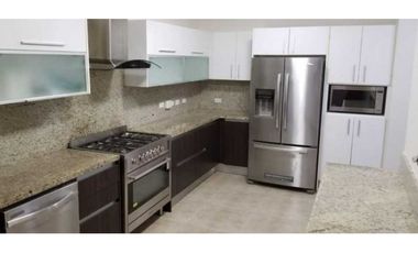 Embassy Club . Town home Venta