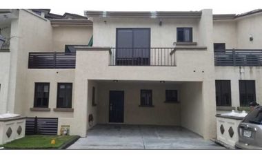 Embassy Club . Town home Venta