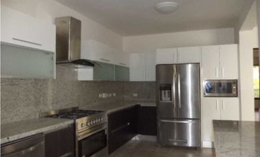 Embassy Club . Town home Venta