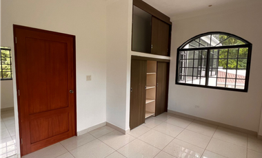 VENTA DE CASA EN ALBROOK.