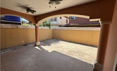 VENDO CASA REPOSEIDA EN EL DORAL COSTA SUR
