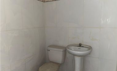 LOCAL / TOCUMEN / PLAZA SUR / 127M / PLANTA BAJA / ANDEN / VACIO