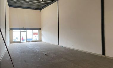 LOCAL / TOCUMEN / PLAZA SUR / 127M / PLANTA BAJA / ANDEN / VACIO