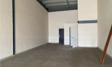 LOCAL / TOCUMEN / PLAZA SUR / 127M / PLANTA BAJA / ANDEN / VACIO