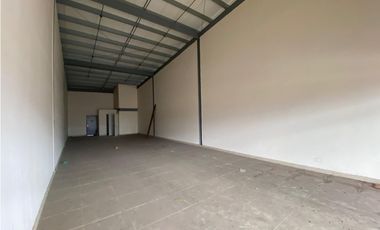 LOCAL / TOCUMEN / PLAZA SUR / 127M / PLANTA BAJA / ANDEN / VACIO