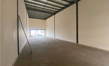LOCAL / TOCUMEN / PLAZA SUR / 127M / PLANTA BAJA / ANDEN / VACIO